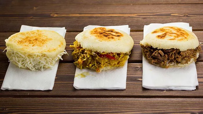 Preparación en sartén con masa de maíz Don Millo – arepas